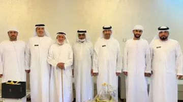 ضمن مبادرته السنوية.. وفد مجلس دبا الحصن يزور أسر العائدين من الحج